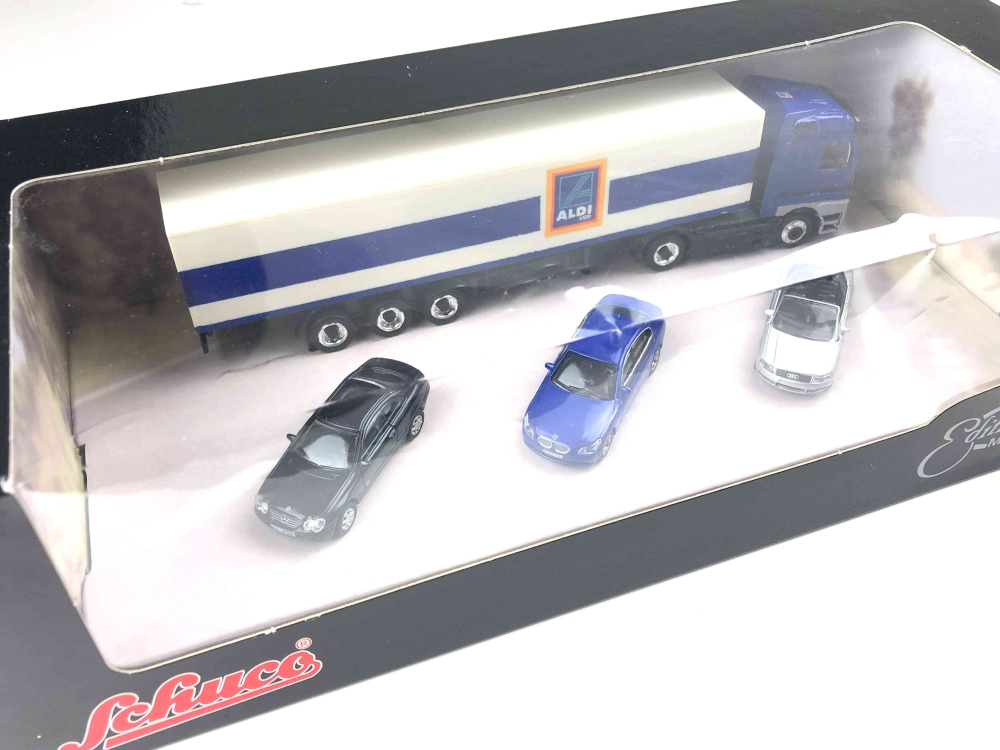 Bild 1 von H0 SCHUCO 23159655 - Mercedes Actrox ALDI LKW + 3 PKW Mercedes, BMW, AUDI