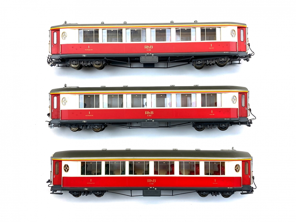 Bild 1 von H0m DC BEMO 3272 Set - 3 Salonwagen im Set - 1. Kl. - RhB - rot-beige