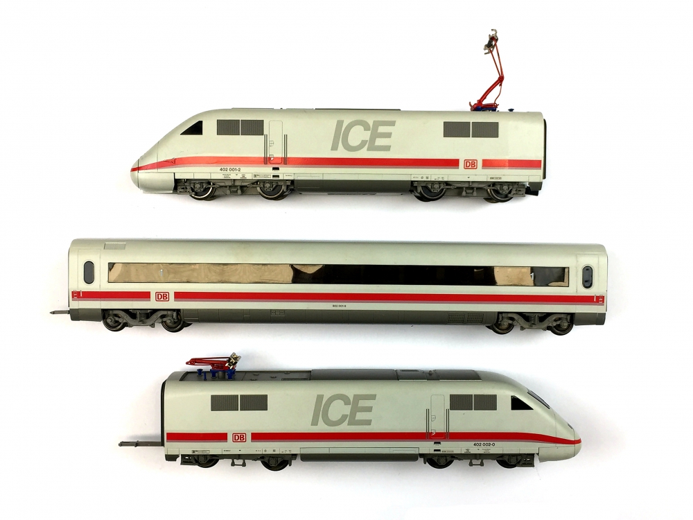 Bild 1 von H0 DC ROCO Zug aus 41200- 3-tlg. ICE-2 - DB AG - Ep. V - mit Fehler