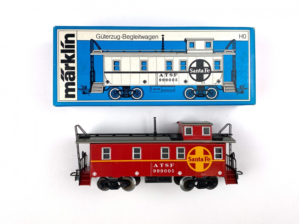 Bild 1 von H0 AC MÄRKLIN 4777 - Güterzug-Begleitwagen Santa Fe Caboose der Atchison - ACFS