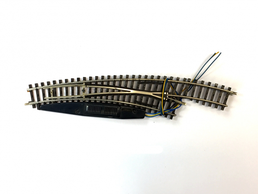 Bild 1 von H0 MÄRKLIN 2269 - K-Gleis Bogenweiche Rechts 30° mit Antrieb - aus Weichenpaar-Set 2267