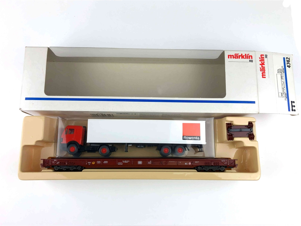 Bild 1 von H0 AC MÄRKLIN 4742 - Niederflurwagen mit Lkw 
