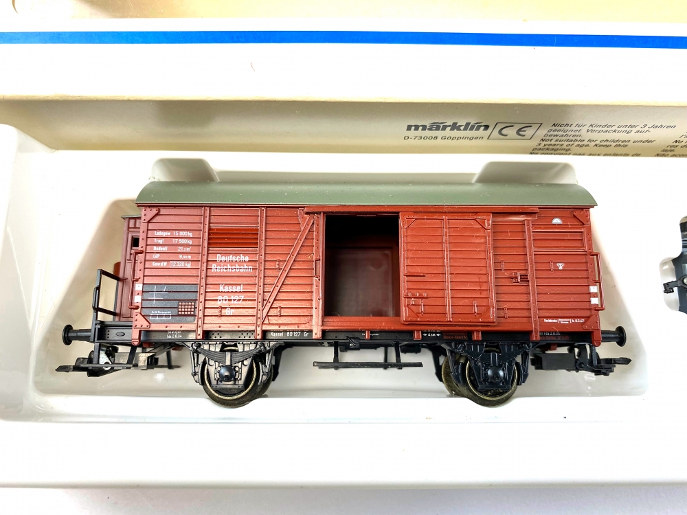 Bild 1 von H0 AC MÄRKLIN 46821 - Straßenroller mit gedecktem Güterwagen - DRG - Ep. II