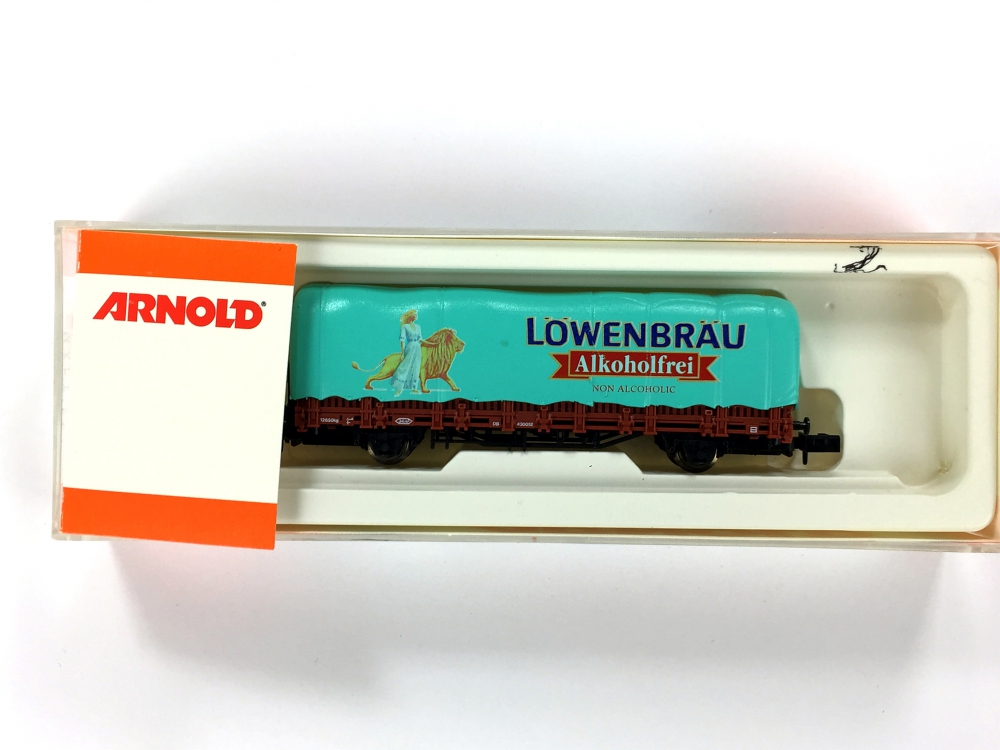 Bild 1 von N ARNOLD 0230-02 - Rungenwagen mit Plane LÖWENBRÄU der DB - EP. III
