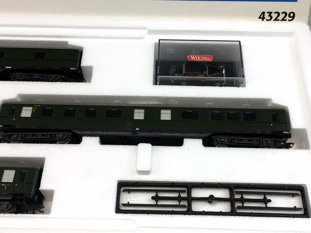 Bild 1 von H0 AC MÄRKLIN 43229 - Salonwagen-Set 