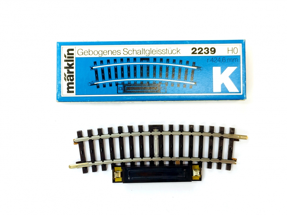 Bild 1 von H0 MÄRKLIN 2239 - K-Gleis Schaltgleis Bogen, 15° , Radius 424,6 mm R2