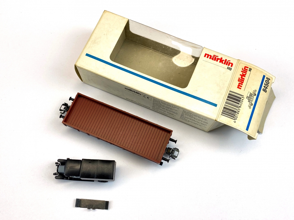 Bild 1 von H0 AC MÄRKLIN 84504 - Niederbordwagen mit Lkw 