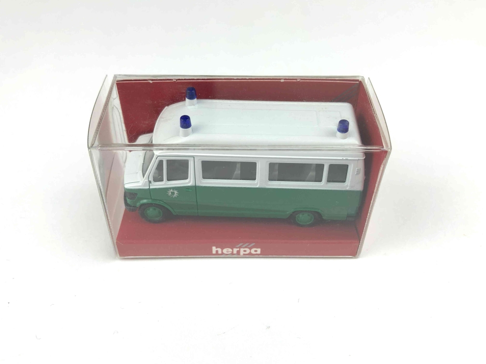 Bild 1 von H0 HERPA 4091 - Fahrzeug - Mercedes 207D Bus Hochdach - Polizei