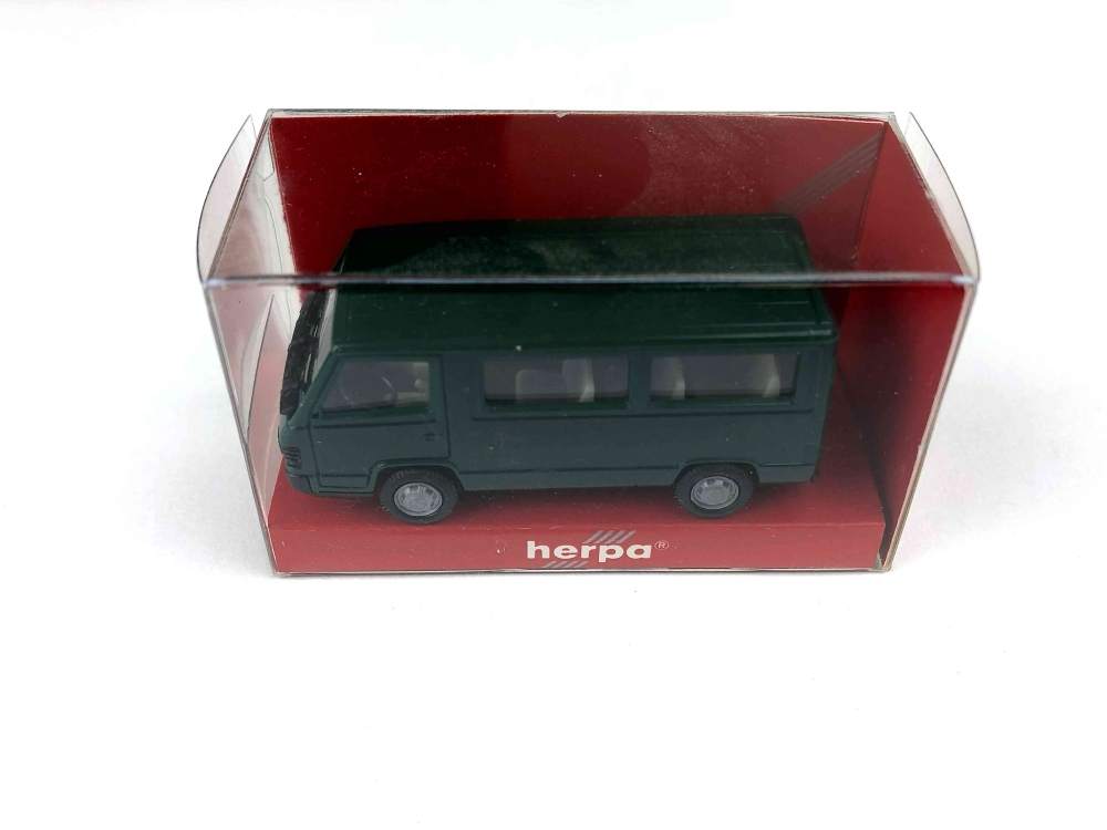 Bild 1 von H0 HERPA 4088 - Fahrzeug - Mercedes Benz 100 Kombi - grün - Kastenwagen
