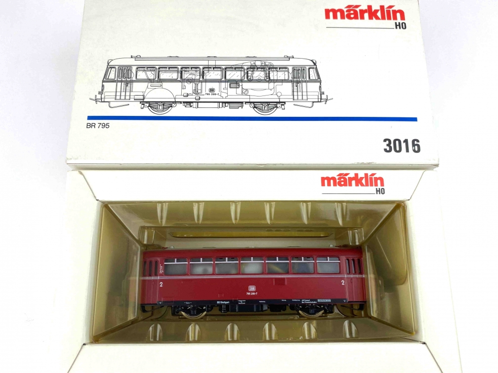 Bild 1 von H0 AC MÄRKLIN 3016 - VT 95 Schienenbus BR 795 - DB