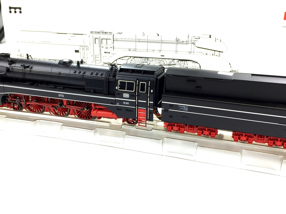 Bild 1 von H0 AC MÄRKLIN 34080 - Dampflokomotive mit Tender BR 10 der DB - Digital