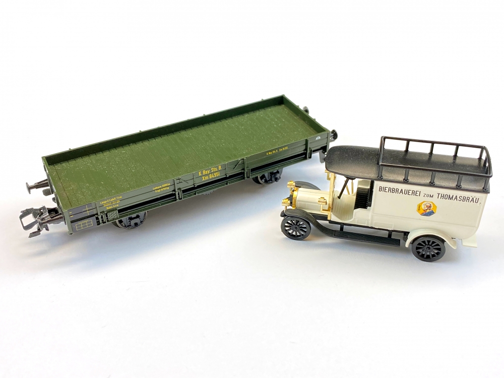 Bild 1 von H0 AC MÄRKLIN - Lkw Gaggenau auf Niederbordwagen - Thomasbräu - aus Set 48923
