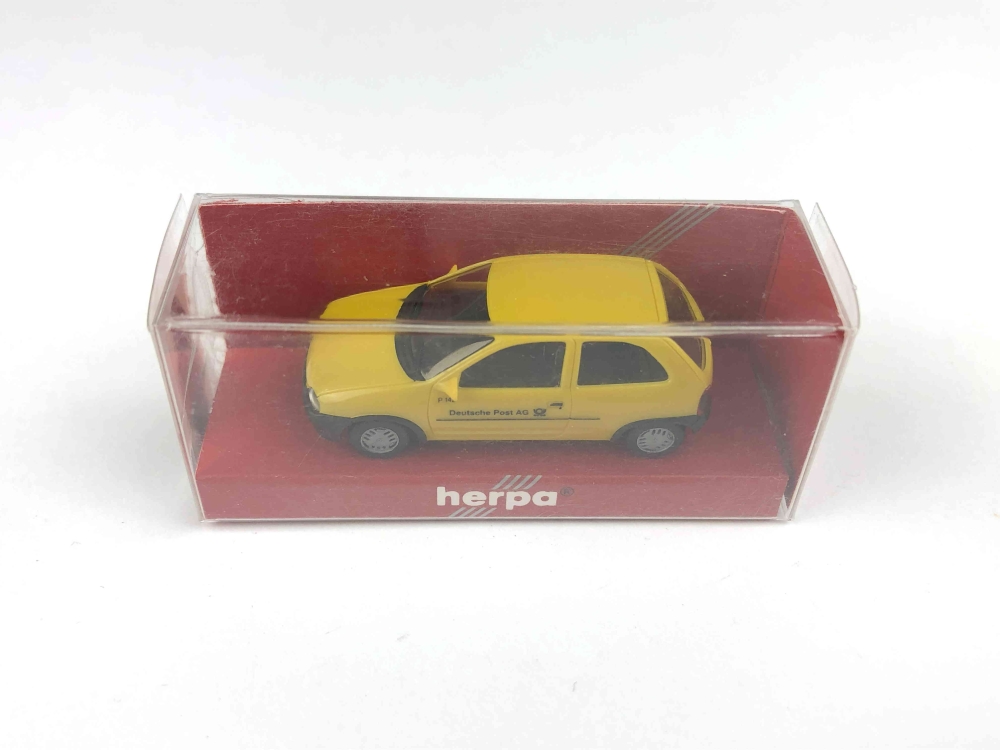 Bild 1 von H0 HERPA 042840 - Fahrzeug - Opel Corsa GLS 2-türig - Deutsche Post AG