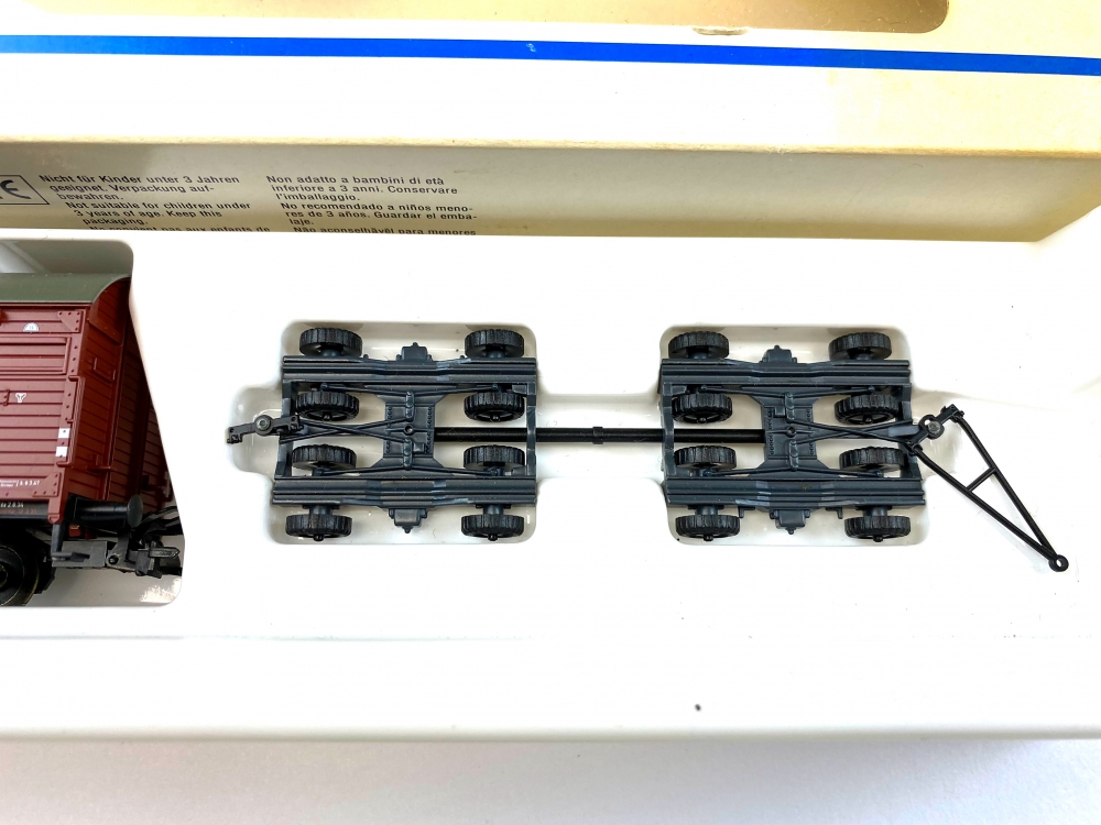 Bild 1 von H0 AC MÄRKLIN 46821 - Straßenroller mit gedecktem Güterwagen - DRG - Ep. II