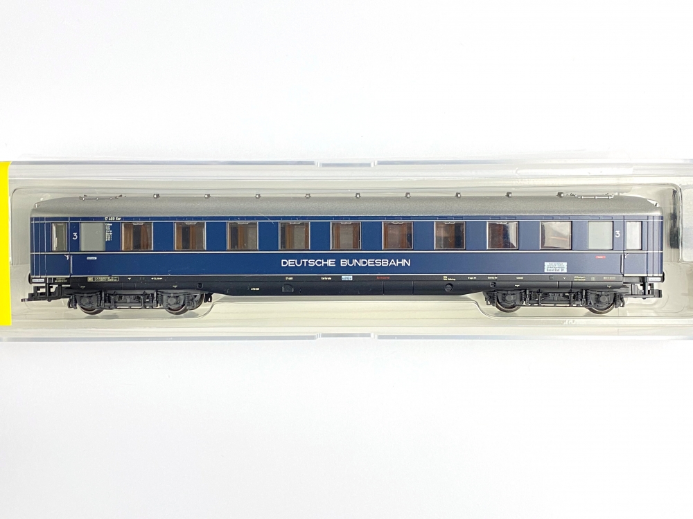 Bild 1 von H0 DC TRIX 23335 - Schnellzugwagen der DB - Rheintal-Strecke - Rheingold - DB - Ep. III