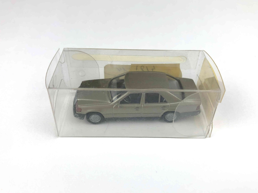 Bild 1 von H0 WIKING 153 14 - Fahrzeug - Mercedes 260 E - goldgrau