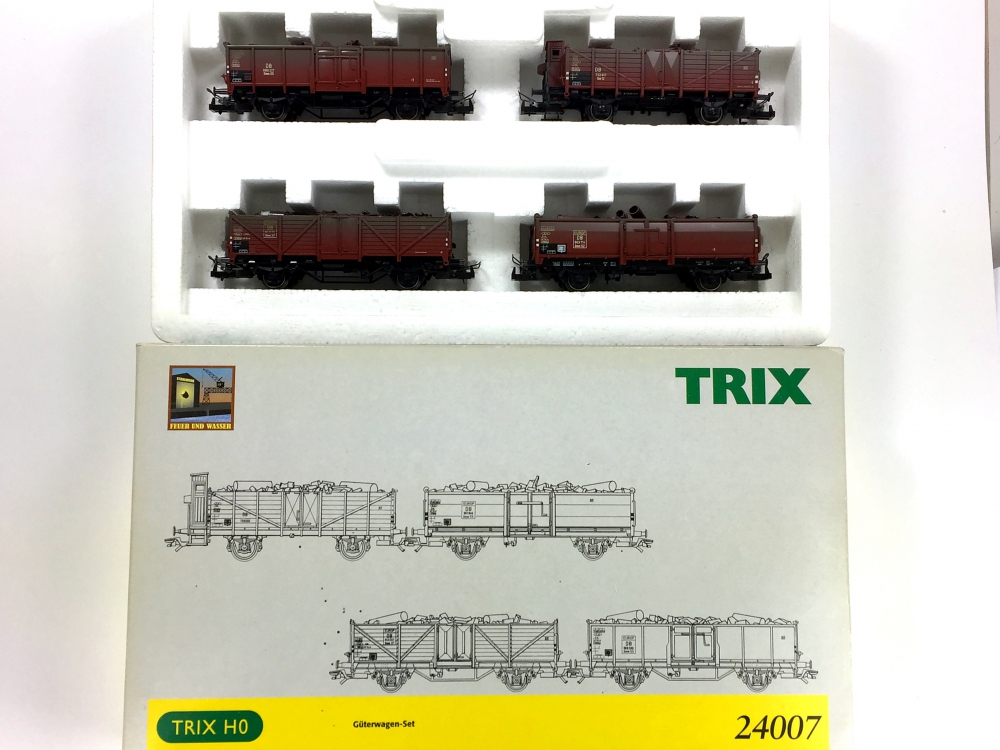Bild 1 von H0 DC TRIX 24007 - Güterwagen-Set der DB mit Schrottladungen - Ep. III - patiniert