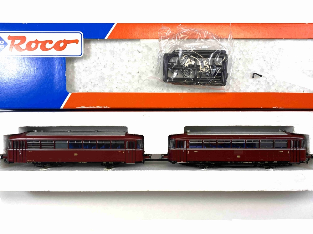 Bild 1 von H0 DC ROCO 63020 - 2-tlg. Schienenbus + Beiwagen BR VT 98 + VS 98- DB - Digital