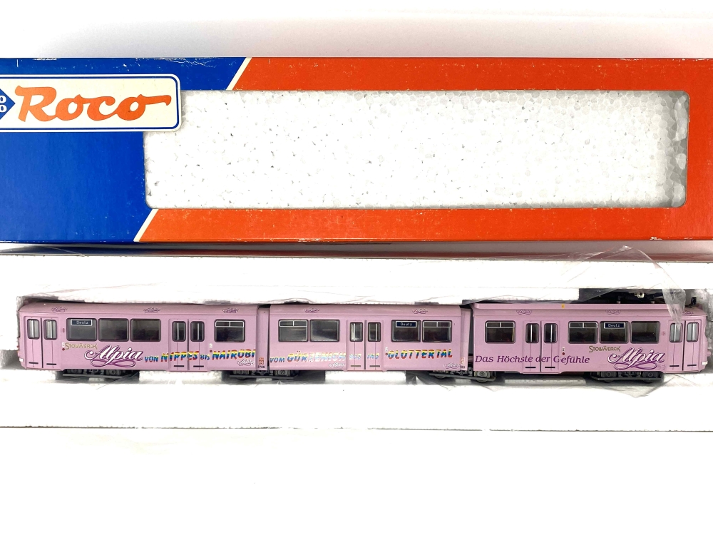 Bild 1 von H0 DC ROCO 43189 - Straßenbahn Köln Gelenktriebwagen - KVB - Alpia
