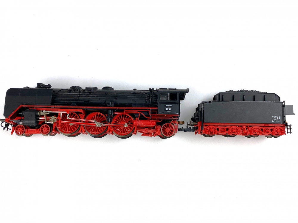 Bild 1 von H0 DC ROCO 43243 - Dampflokomotive BR 01 - DR
