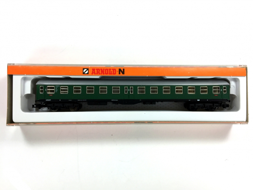 Bild 1 von N ARNOLD 3271 - 3. Kl. Mitteleinstiegswagen der DB - Ep. III