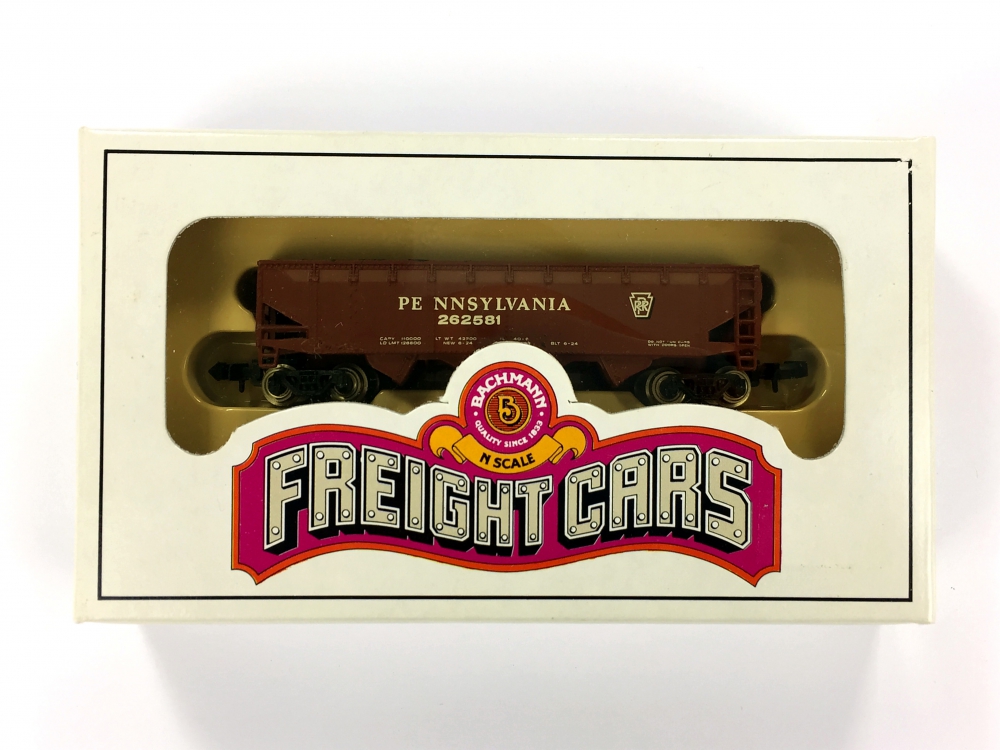 Bild 1 von N BACHMANN 53-1033-14 - Güterwagen - 41´ Open Quad Offset Hopper - Pennsylvania