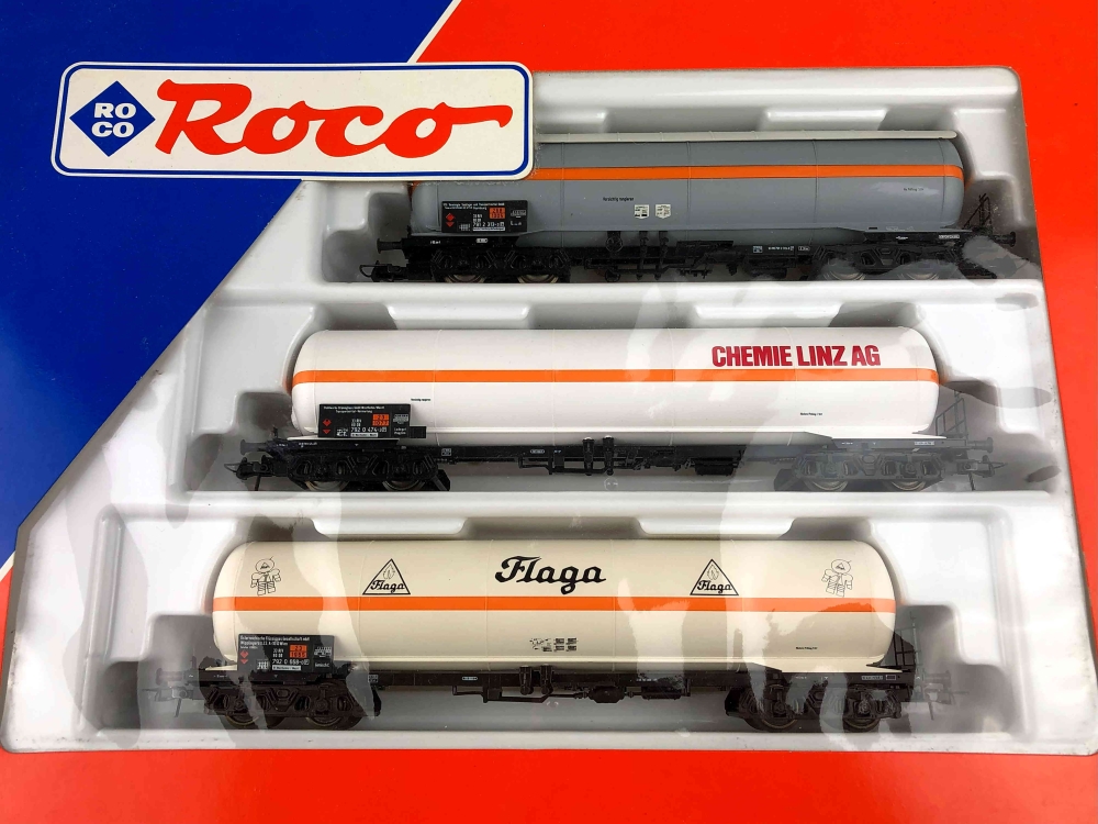 Bild 1 von H0 DC ROCO 44073 - 3-tlg. Kesselwagen-Set - CHEMIE LINZ AG - Flaga