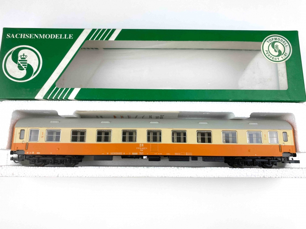 Bild 1 von H0 DC SACHSENMODELLE 14338 - Schnellzugwagen - DR - 1. Kl. - Städteexpress
