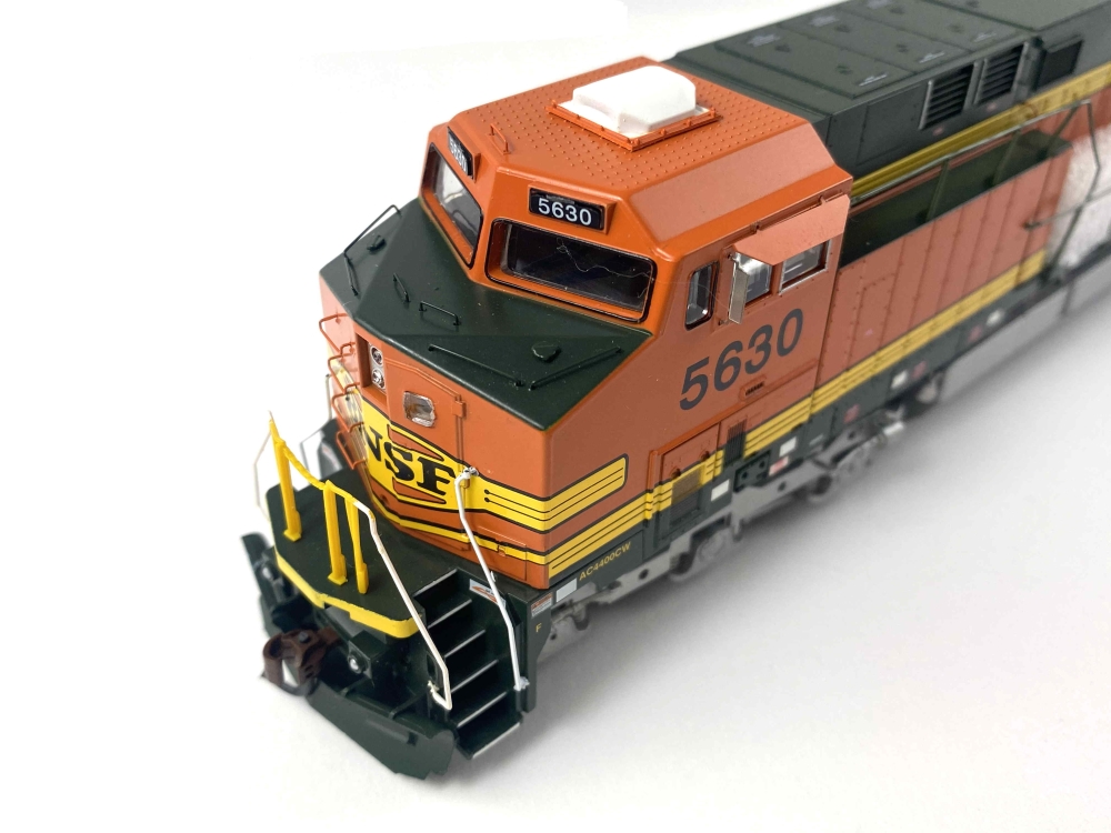 Bild 1 von H0 DC ATHEARN 77652 - Diesellokomotive AC4400 - BNSF - DSS