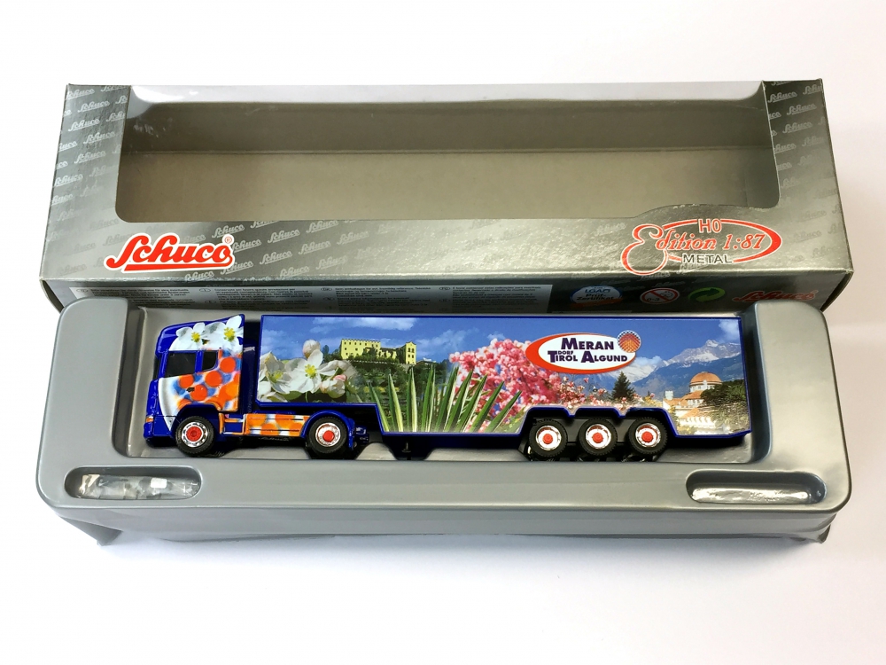 Bild 1 von H0 SCHUCO 24207 - Scania Topline Koffersattelzug mit Seitenverkleidung 