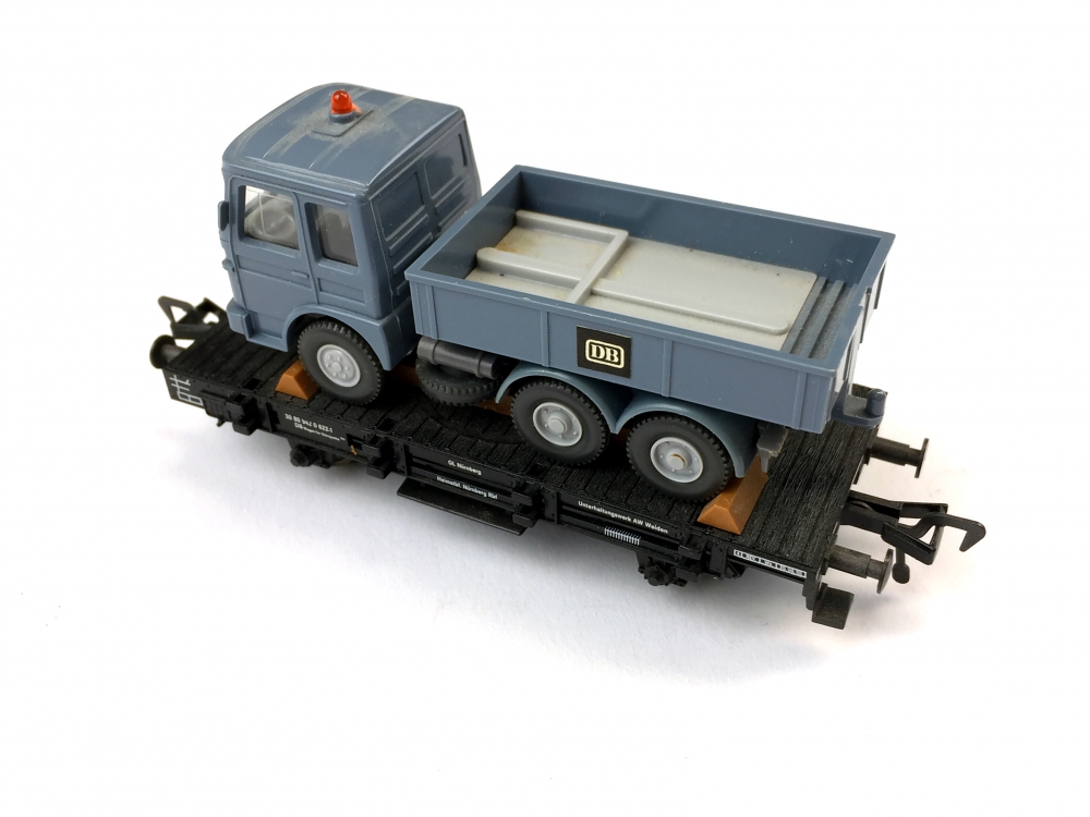 Bild 1 von H0 DC FLEISCHMANN 5219 - Flachwagen der DB beladen mit MAN Kipplaster - 