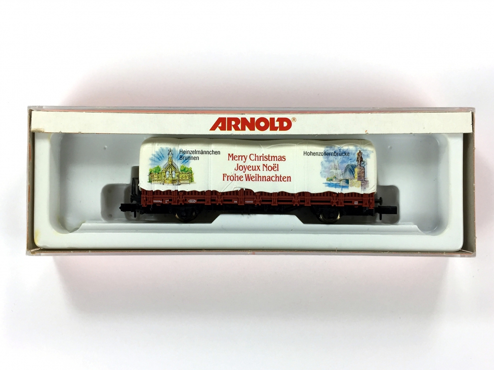 Bild 1 von N ARNOLD 4466 - Rungenwagen mit Plane Merry Christmas der DB - EP. IV