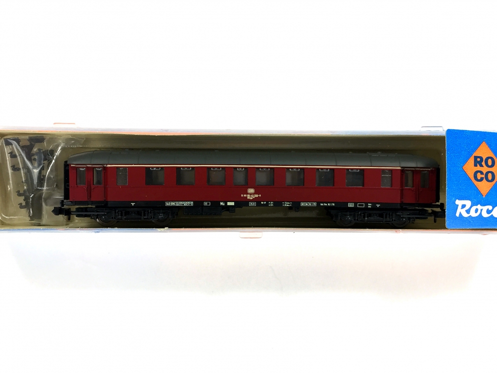 Bild 1 von N ROCO 02274 F - 2. Kl. Eilzug Gesellschaftswagen der DB - Ep. IV