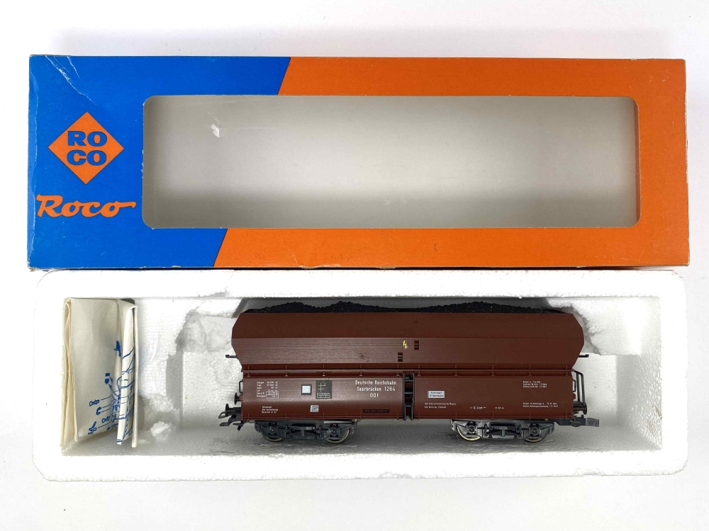 Bild 1 von H0 DC ROCO 46242 - Selbstentladewagen - Kohle - DRG - Ep. II
