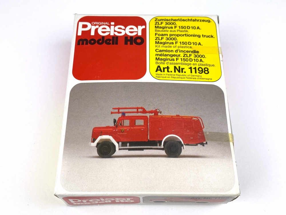 Bild 1 von H0 PREISER 1198 - Zumischerlöschfahrzeug ZLF 3000 Magirus F 150 D 10 A - unbemalt, Bausatz