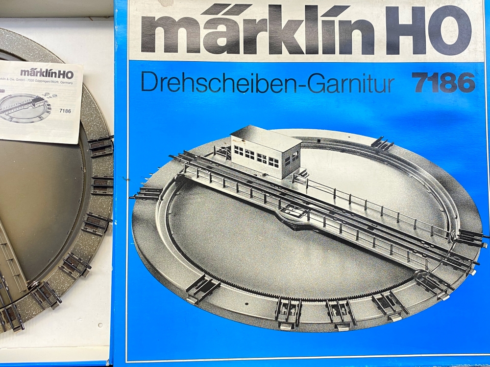 Bild 1 von H0 MÄRKLIN 7186 - Drehscheibe m. Maschinenhaus - inkl. Stellpult , 360 mm