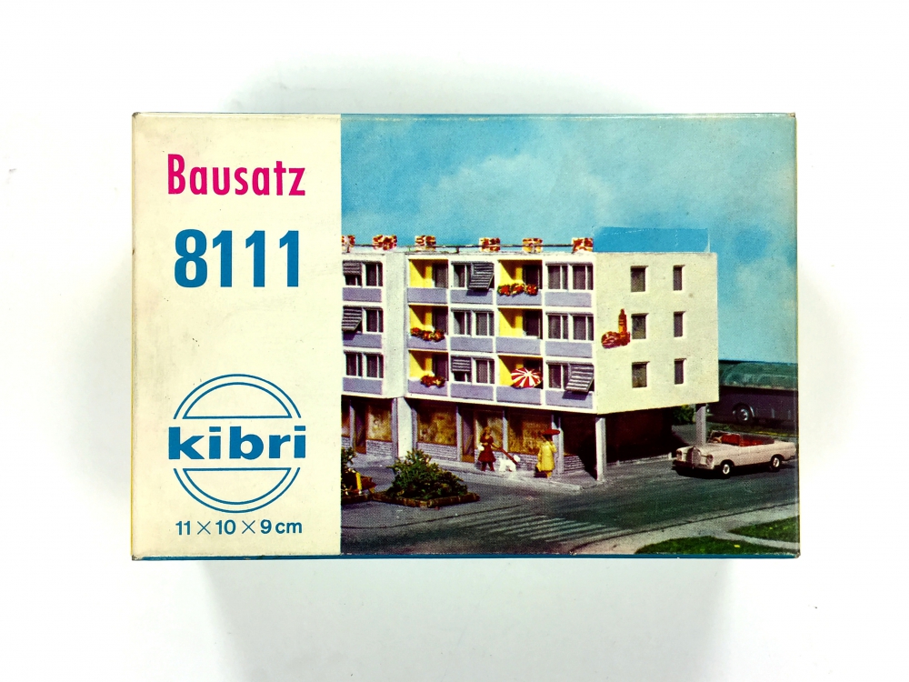 Bild 1 von H0 KIBRI 8111 - moderner Wohn- und Geschäftsblock