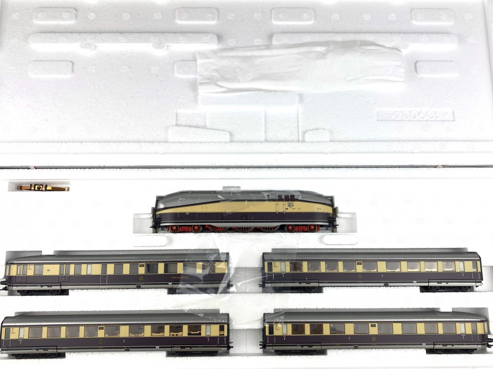 Bild 1 von H0 AC MÄRKLIN 26610 - Zugpackung Henschel-Wegmann Br 61 - DRG - Ep. II - Digital - Sound