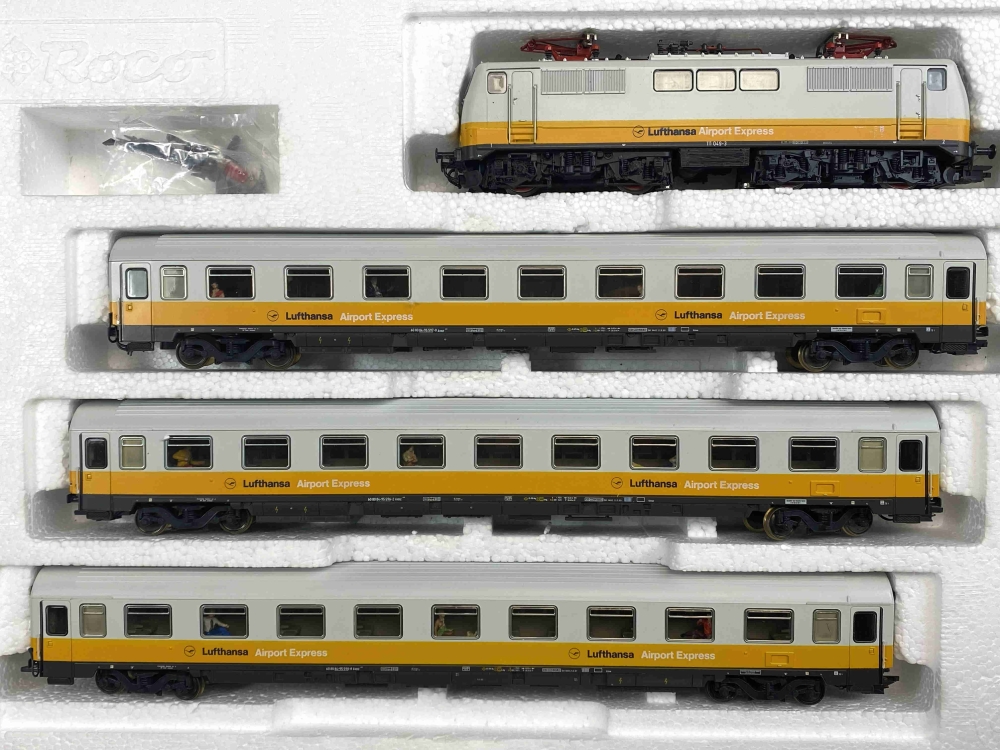 Bild 1 von H0 DC ROCO 43047 - 4-tlg. Lufthansa-Airport-Express mit BR 111 - DB - Digital
