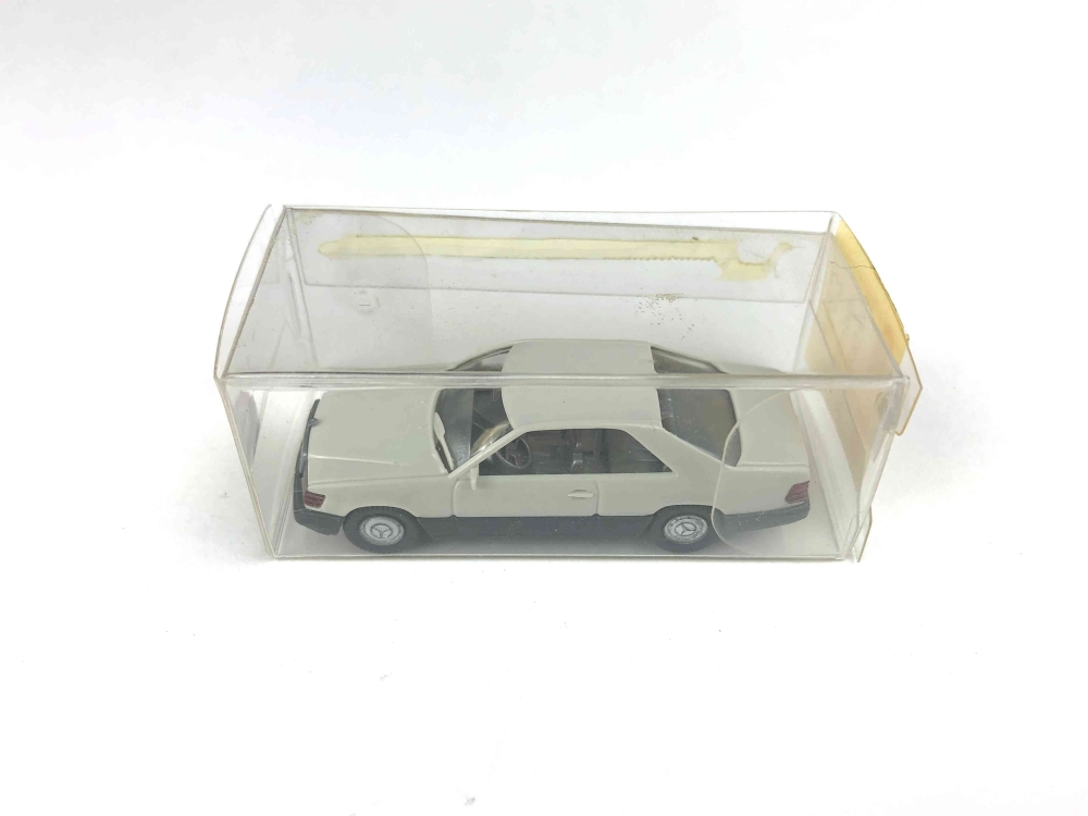 Bild 1 von H0 WIKING 13 143 - Fahrzeug - Mercedes Benz 300 CE Coupé - grauweiß