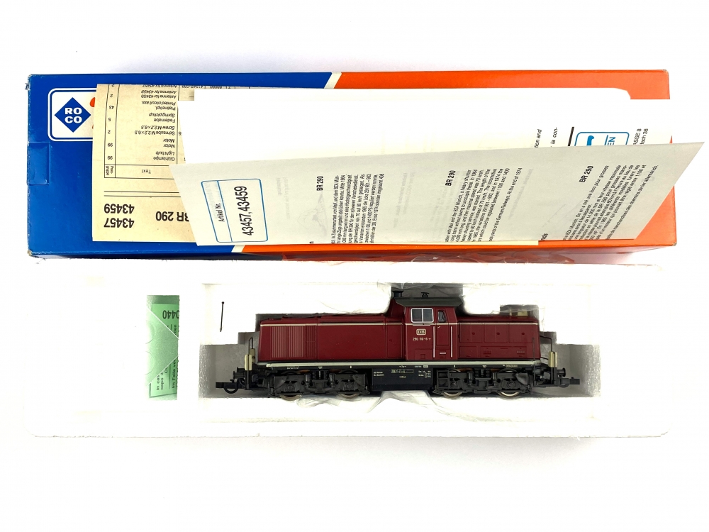 Bild 1 von H0 DC ROCO 43457 - Diesellokomotive V90 - DB - Ep. III