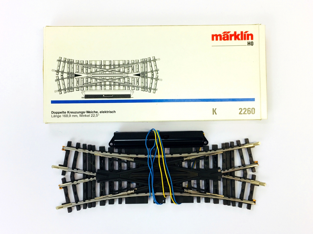 Bild 1 von H0 MÄRKLIN 2260 - K-Gleis Doppelkreuzungsweiche m. Antrieb, 22° 30 , Gleislänge je 168,9 mm