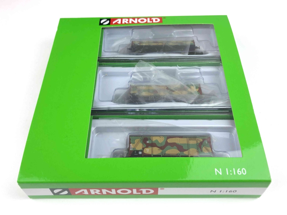 Bild 1 von N ARNOLD HN6490 - 3-tlg. Wagen-Set Militärtransport - DRB - Ep. II
