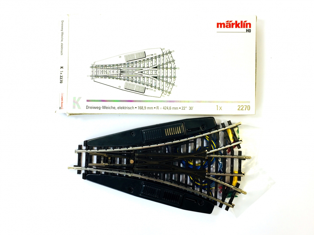 Bild 1 von H0 MÄRKLIN 2270 - K-Gleis Dreiwegweiche symmetrisch, Länge 168,9 mm